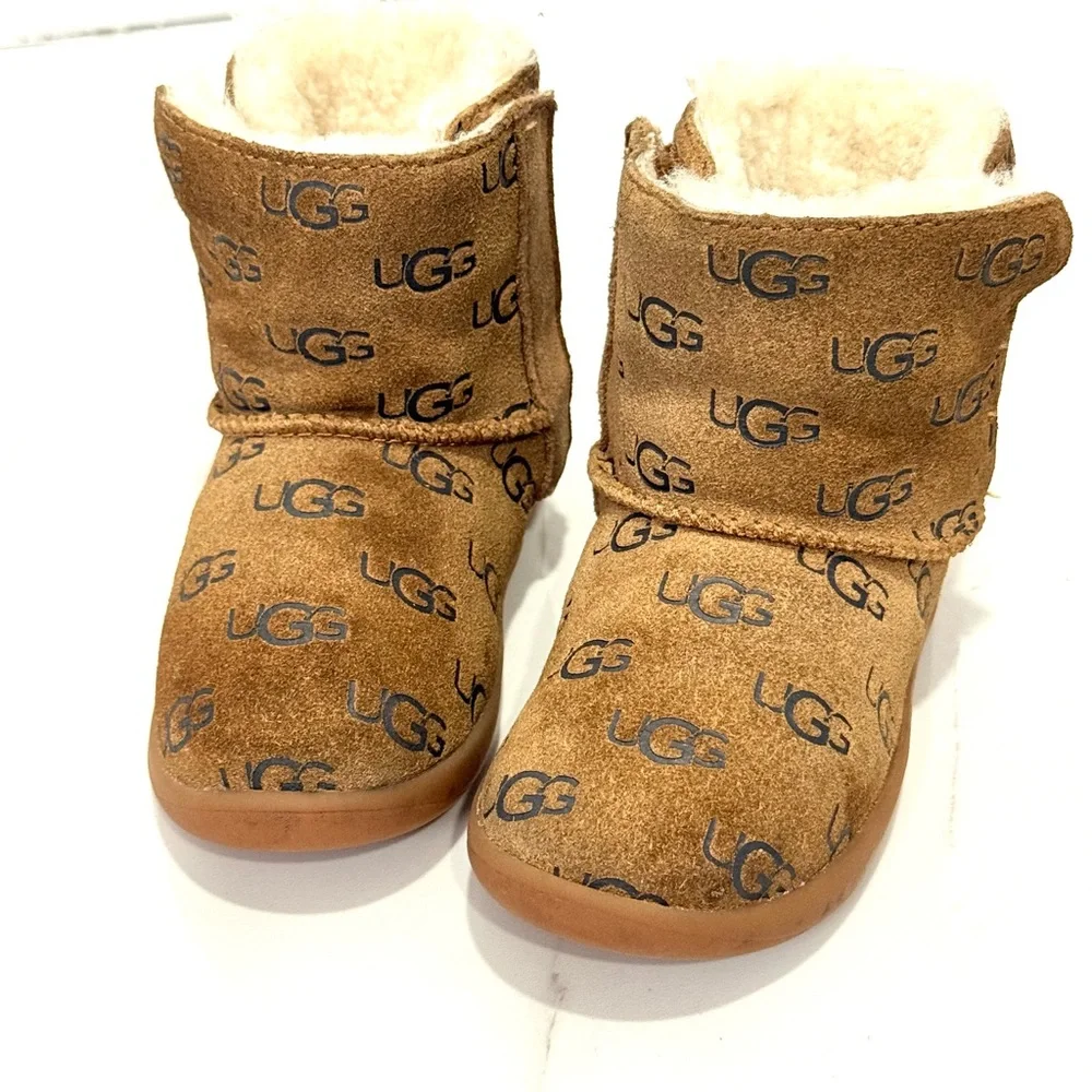 UGG Keelan Embossed Logo Boots for‎ toddlers 8